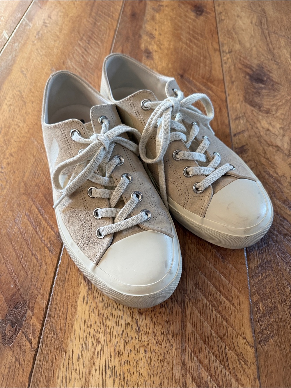 Veja Wata II Low Top 10 Beige Sneakers